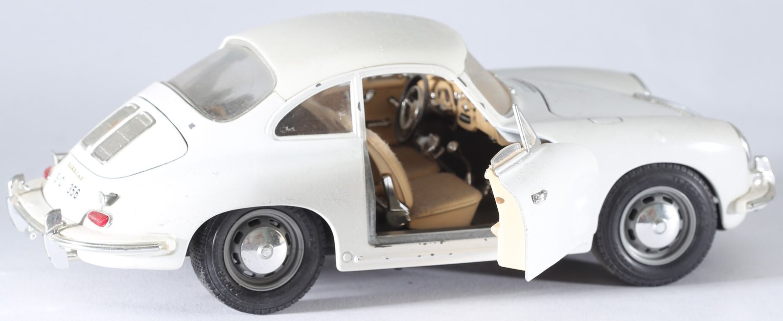 kallistoys-auctions-auktionen-antique-vintage-toys-antik-historisch-spielzeug-bburago-italy-scale-1-to-18-porsche-356-b-1961-cream-2g
