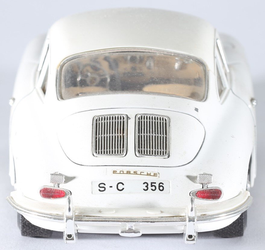 kallistoys-auctions-auktionen-antique-vintage-toys-antik-historisch-spielzeug-bburago-italy-scale-1-to-18-porsche-356-b-1961-cream-2h