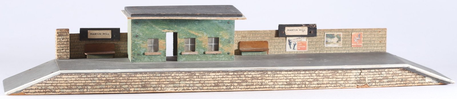 kallistoys-auctions-auktionen-antique-vintage-toys-antik-historisch-spielzeug-hugar-00-railway-station-bahnhof-1a