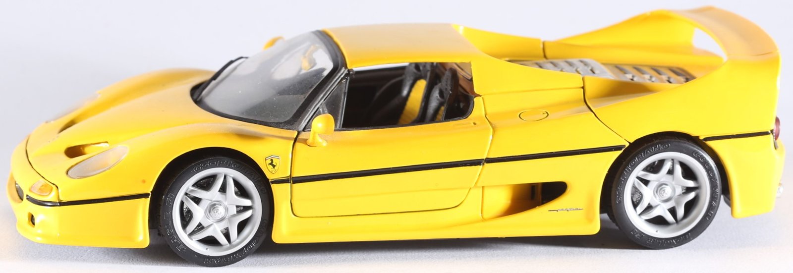 kallistoys-auctions-auktionen-antique-vintage-toys-antik-historisch-spielzeug-maisto-1-to-18-ferrari-f50-yellow-1a