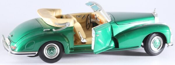 kallistoys-auctions-auktionen-antique-vintage-toys-antik-historisch-spielzeug-maisto-1-to-18-mercedes-benz-300s-1955-greenmetallic-1g