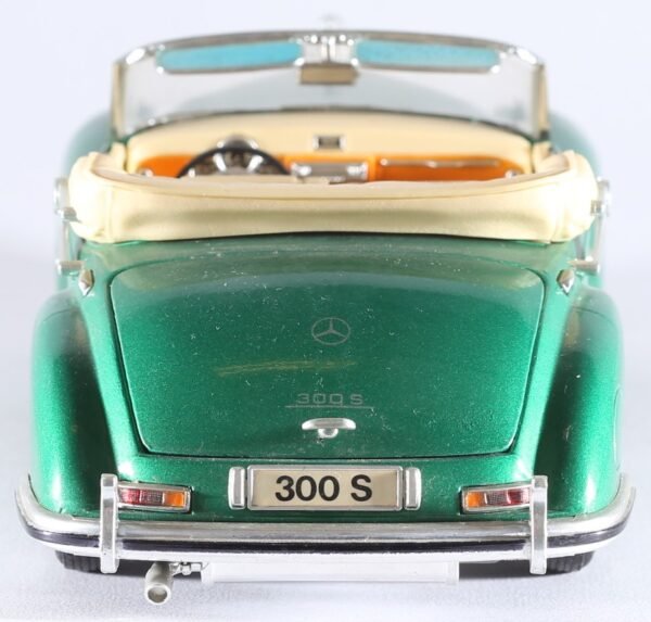 kallistoys-auctions-auktionen-antique-vintage-toys-antik-historisch-spielzeug-maisto-1-to-18-mercedes-benz-300s-1955-greenmetallic-1h