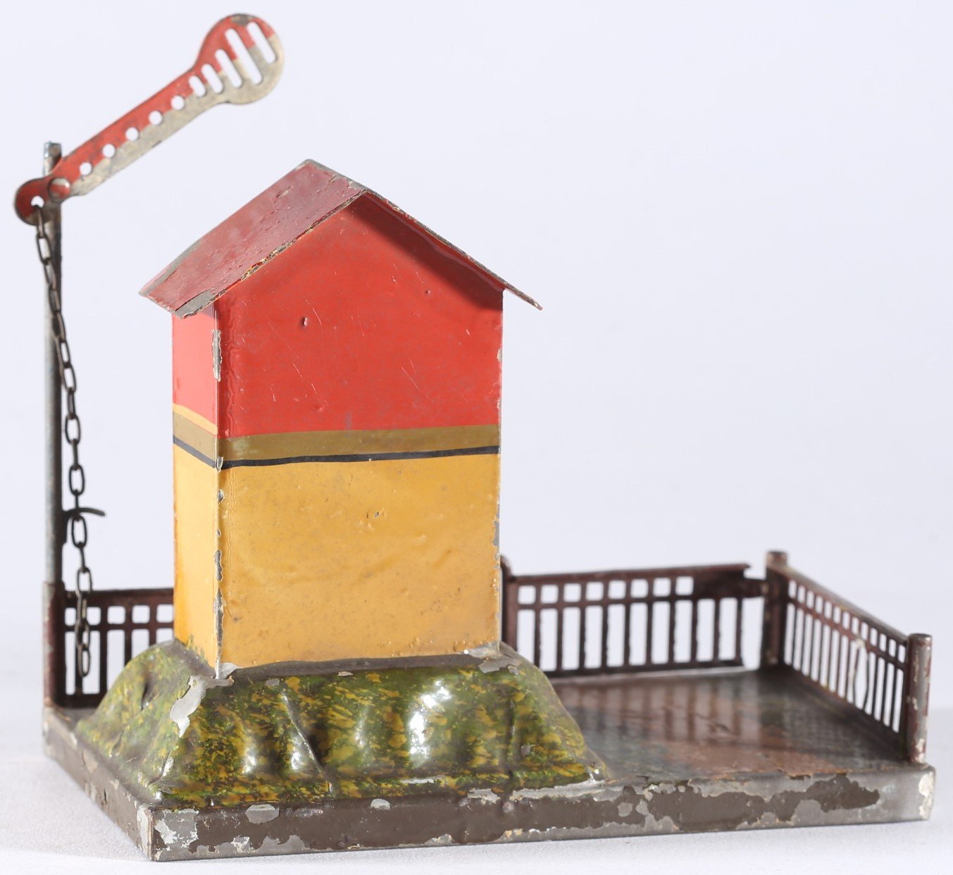 kallistoys-auctions-auktionen-antique-vintage-toys-antik-historisch-spielzeug-marklin-germany-tinplate-blech-railway-accessory-eisenbahnzubehor-gatekeepers-house-bahnwarterhaus-2038-1g
