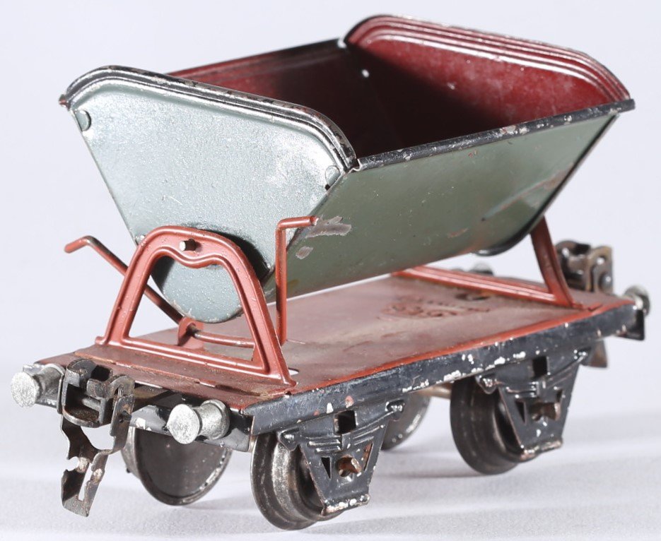 kallistoys-auctions-auktionen-antique-vintage-toys-antik-historisch-spielzeug-marklin-germany-train-eisenbahn-tipping-lorry-kipplore-mit-puffer-1972-braun-mulde-grun-rot-1d