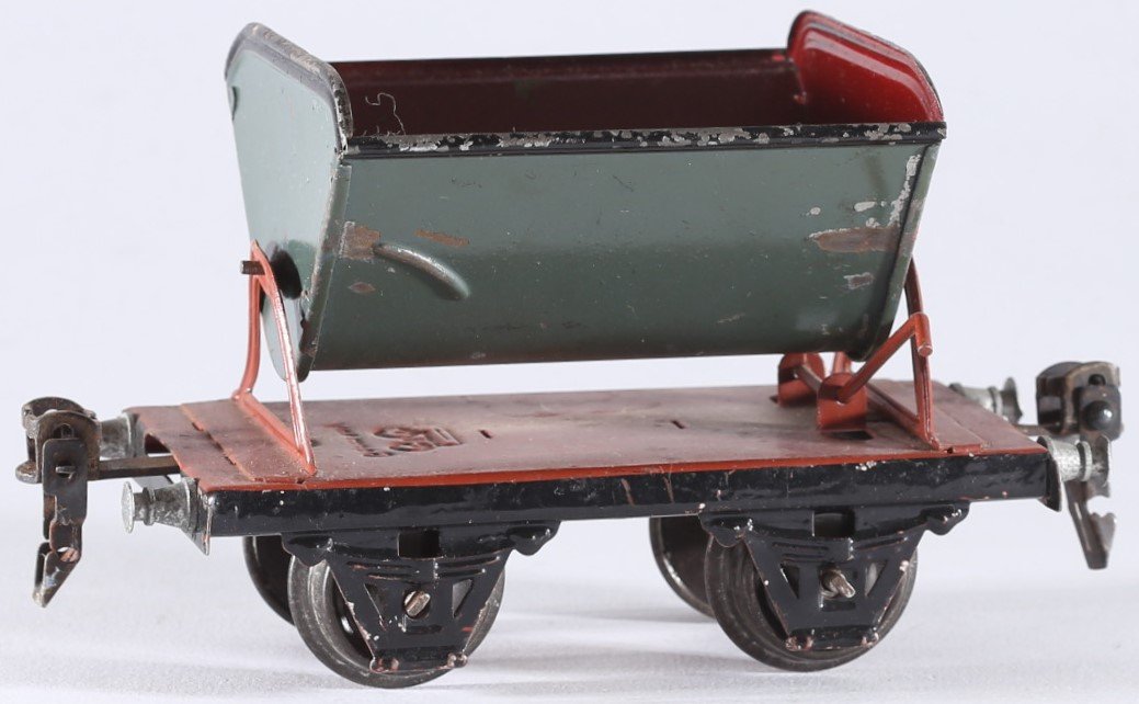 kallistoys-auctions-auktionen-antique-vintage-toys-antik-historisch-spielzeug-marklin-germany-train-eisenbahn-tipping-lorry-kipplore-mit-puffer-1972-braun-mulde-grun-rot-1f