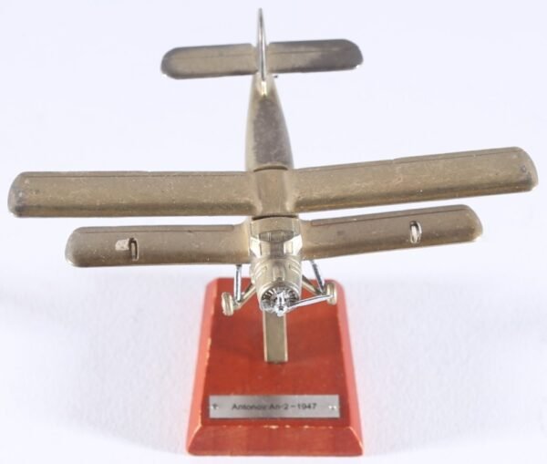 kallistoys-auctions-auktionen-antique-vintage-toys-antik-historisch-spielzeug-atlas-editions-airplane-flugzeug-scale-1-to-200-antonov-an-2-1947-standmodell-2e