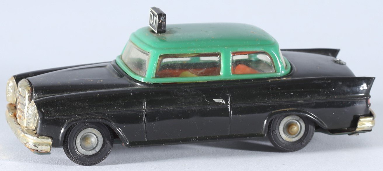 kallistoys-auctions-auktionen-antique-vintage-toys-antik-historisch-spielzeug-pepe-portugal-tin-toy-blechspielzeug-friction-car-auto-taxi-mercedes-220s-2a