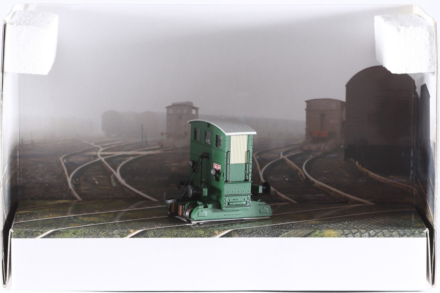 kallistoys-auctions-auktionen-antique-vintage-toys-antik-historisch-spielzeug-rivarossi-italy-train-eisenbahn-shunting-tractor-rangiertraktor-fs-206-hr2878-1b
