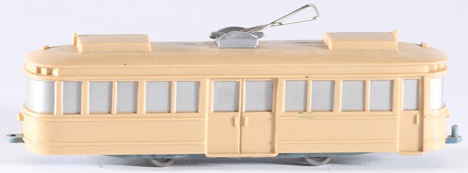 kallistoys-auctions-auktionen-antique-vintage-toys-antik-historisch-spielzeug-wiking-germany-plastic-scale-1-to-90-tram-strassenbahn-unverglast-creme-boden-meliert-t68-1a