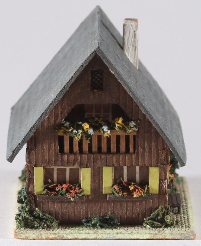 kallistoys-auctions-auktionen-antique-vintage-toys-antik-historisch-spielzeug-creglinger-modell-spielwaren-germany-wood-house-holzhaus-black-forest-schwarzwaldhaus-366-2d